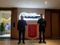 新思路裝飾怎么樣？業(yè)主送的錦旗就是答案！